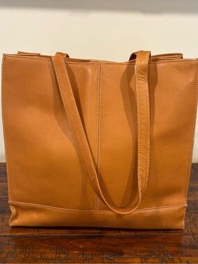Le Donne brown Classic Women's Leather Tote Bag in Cognac handbag purse